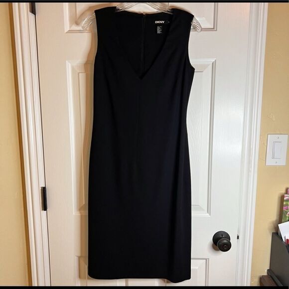 DKNY‎ Fully Lined Wool Classic Dress with V Neck Cut.Size 4. Great for weddings! - Picture 1 of 5